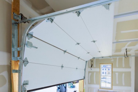 Guide complet pour bien choisir vos portes de garage sur mesure